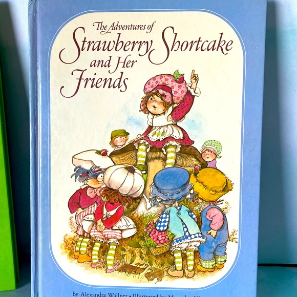 STRAWBERRY SHORTCAKE VINTAGE 80s COLLECTABLE HARDCOVER BOOK BUNDLE OF 3 - Picture 4 of 16